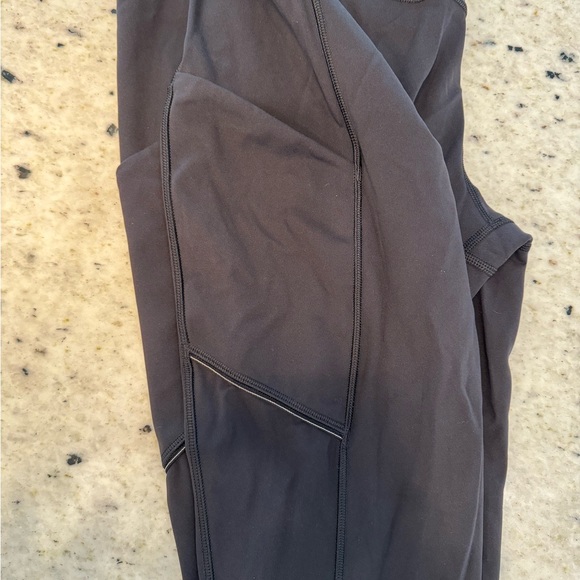 Lulu lemon black- side pockets, never worn - Picture 2 of 4